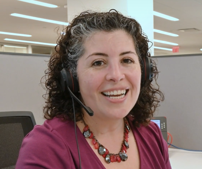 Una MS Navigator sonríe ante la cámara.